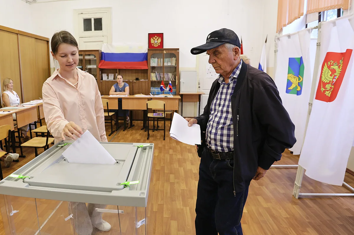 В России начались выборы: сообщают о давлении на оппозицию и наблюдателей, в аптеках ограничили продажу зеленки В России начались выборы: сообщают о давлении на оппозицию и наблюдателей, в аптеках ограничили продажу зеленки