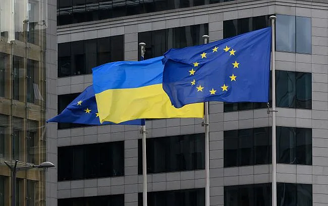 ЕС перечислил Украине еще 3,3 млрд евро на оборону: деньги направят на ракеты и дроны ЕС перечислил Украине еще 3,3 млрд евро на оборону: деньги направят на ракеты и дроны