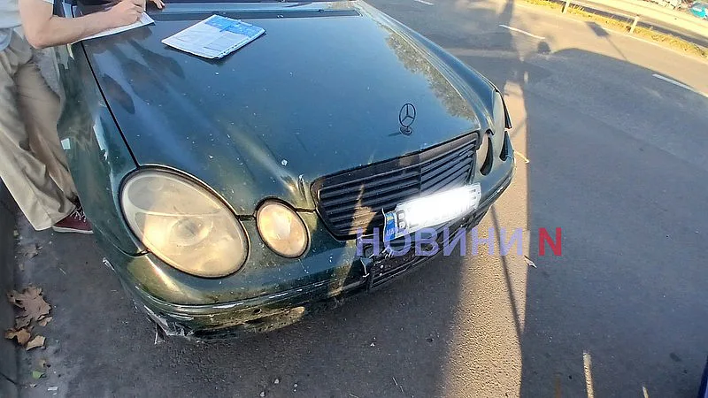 В Николаеве на проспекте столкнулись Mercedes и Mitsubishi В Николаеве на проспекте столкнулись Mercedes и Mitsubishi