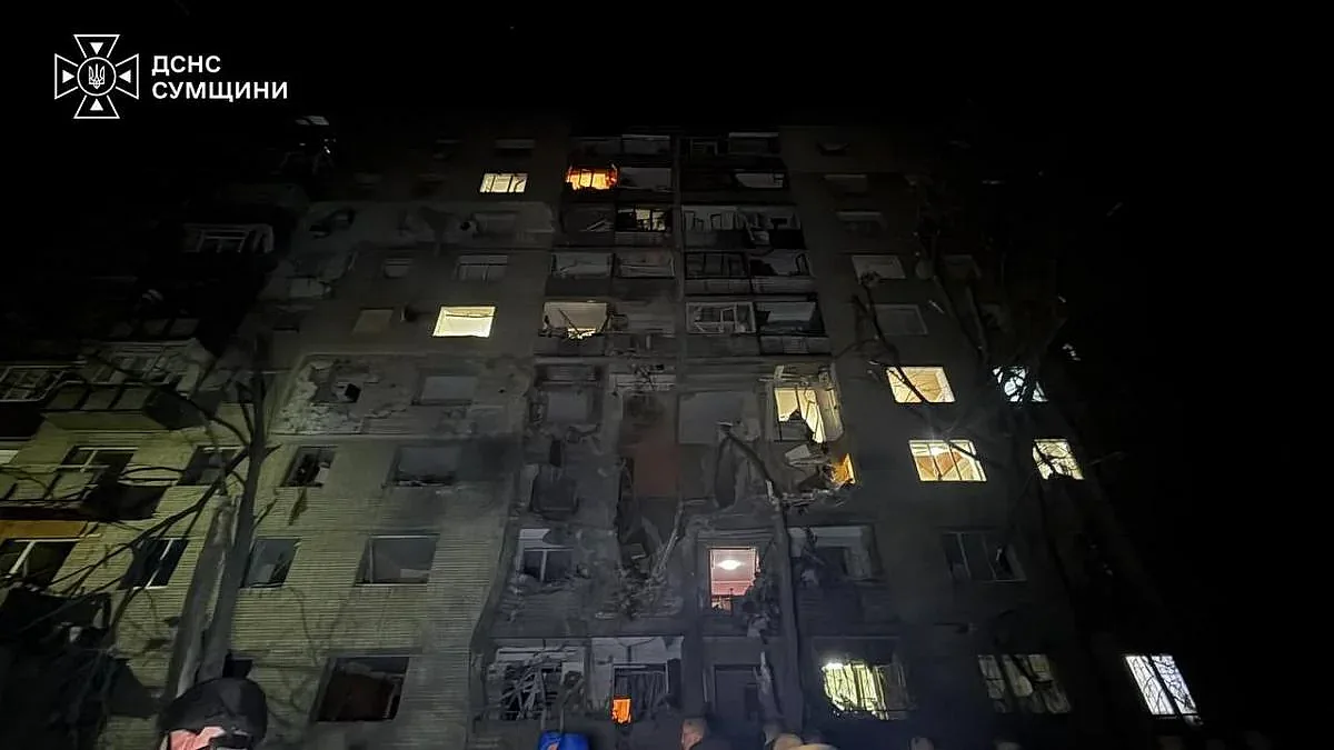 В Сумах из-за удара пострадала многоэтажка: два человека погибли, есть раненые В Сумах из-за удара пострадала многоэтажка: два человека погибли, есть раненые