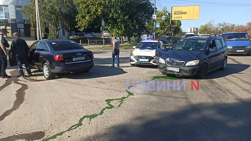 В Николаеве «Ауди» протаранила «Опель»: пострадали три человека (фото) В Николаеве «Ауди» протаранила «Опель»: пострадали три человека (фото)
