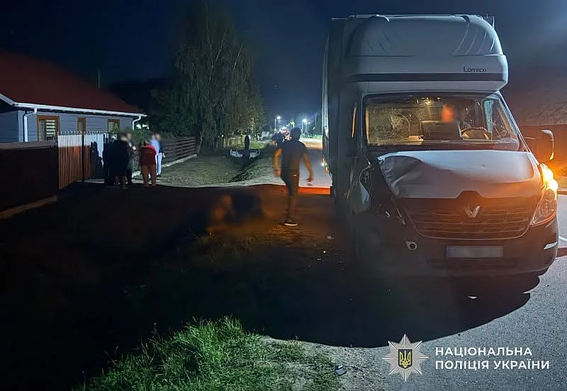 Renault збив двох 14-річних дівчат: одна загинула, друга госпіталізована Renault збив двох 14-річних дівчат: одна загинула, друга госпіталізована