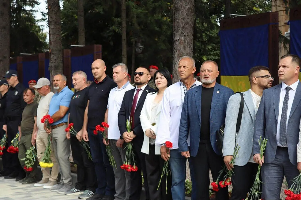 В Первомайске открыли Аллею Славы погибших защитников и защитниц В Первомайске открыли Аллею Славы погибших защитников и защитниц