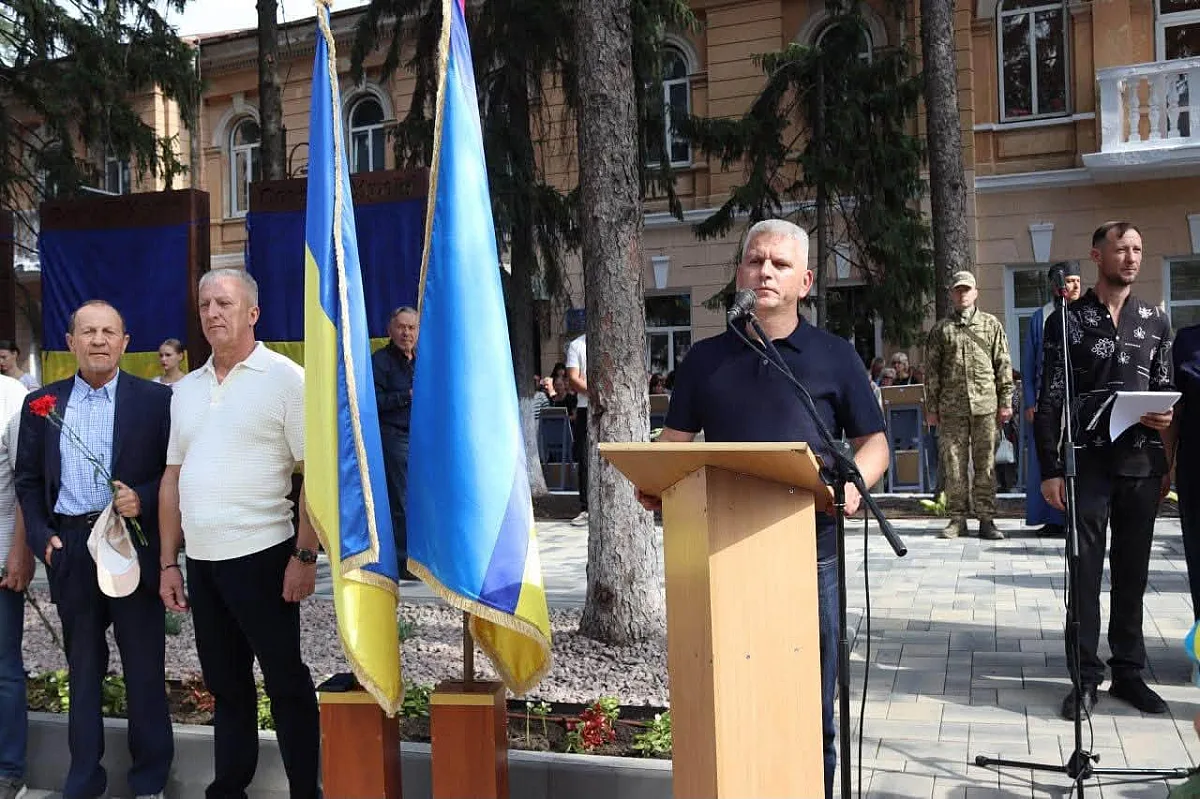 В Первомайске открыли Аллею Славы погибших защитников и защитниц В Первомайске открыли Аллею Славы погибших защитников и защитниц