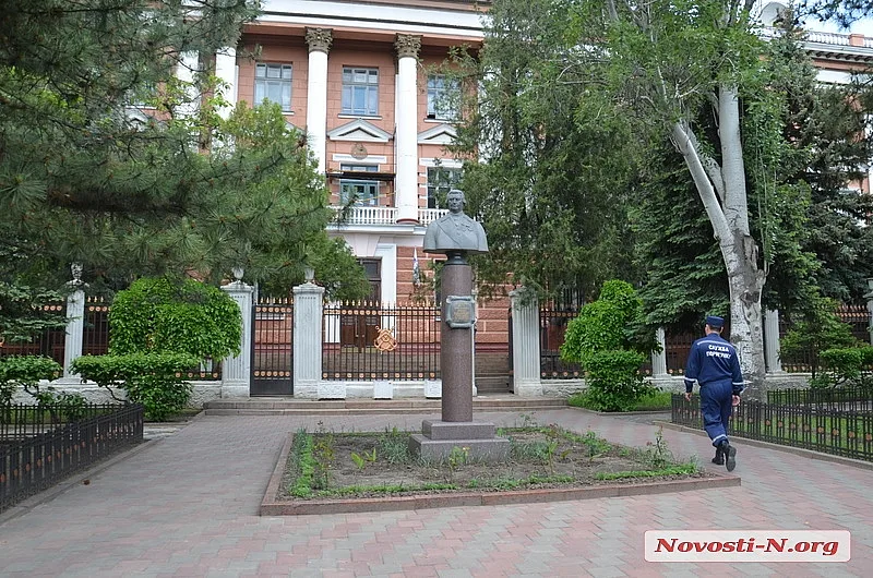 Центр Николаева провонял фекалиями: власти говорят, что это просто газы Центр Николаева провонял фекалиями: власти говорят, что это просто газы