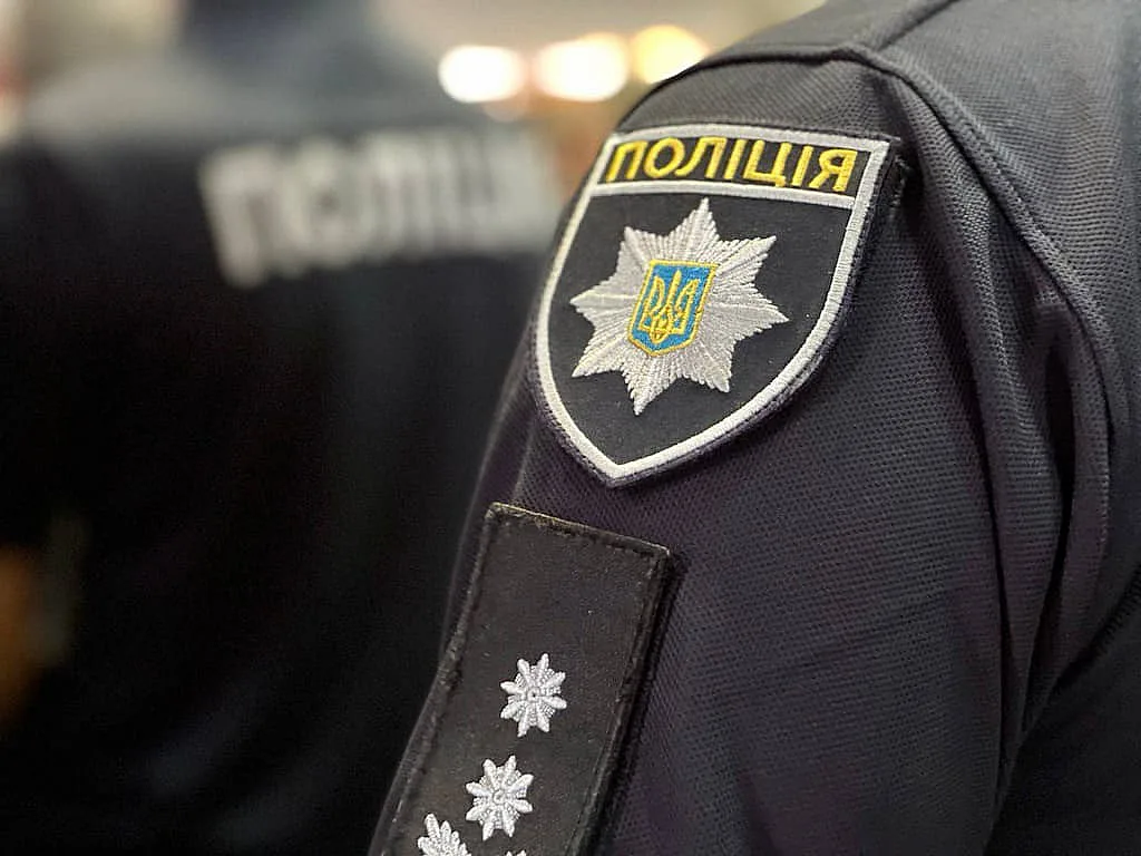 На Хмельнитчине мужчина напал на полицейского с палкой На Хмельнитчине мужчина напал на полицейского с палкой