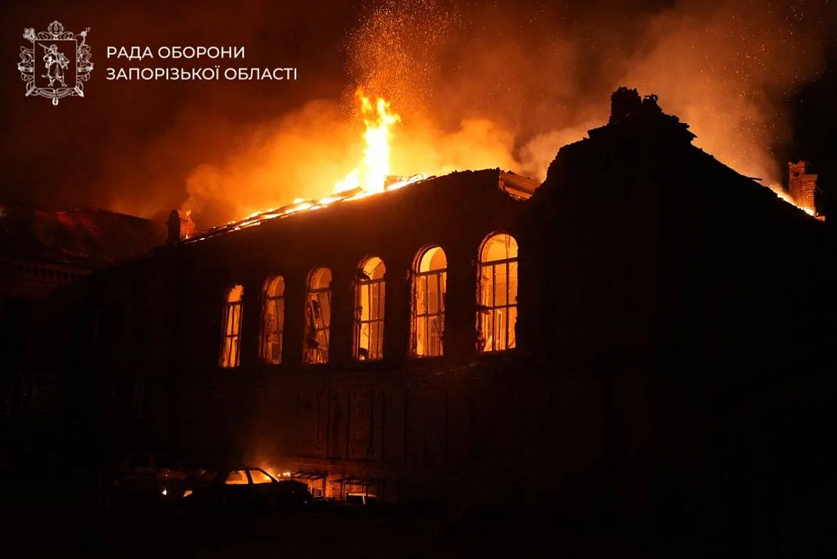 Росіяни вдарили по найстарішому корпусу Запорізького національного університету Росіяни вдарили по найстарішому корпусу Запорізького національного університету