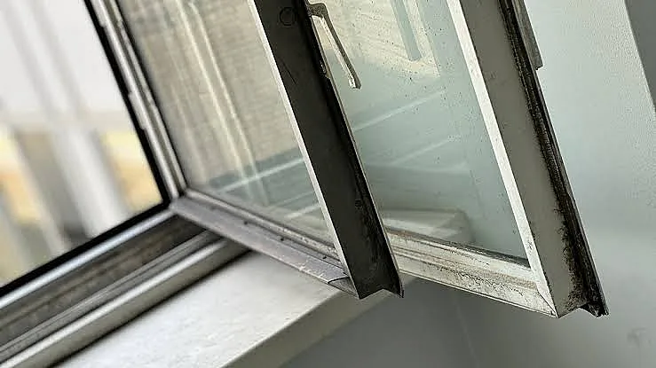 В Николаеве женщина выпала из окна больницы В Николаеве женщина выпала из окна больницы