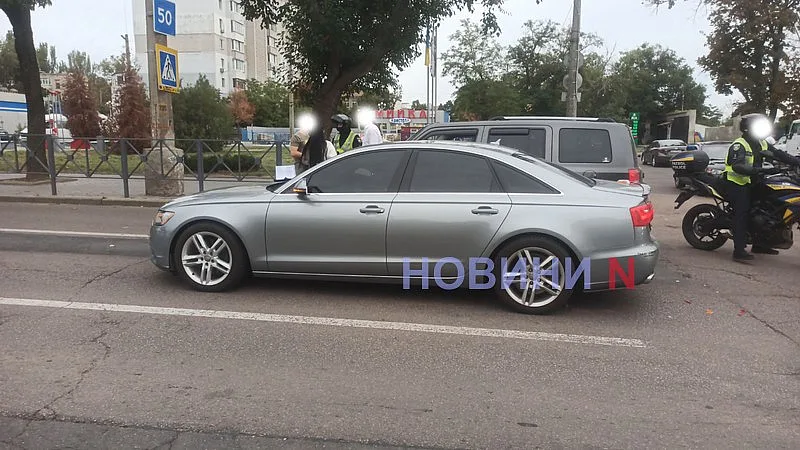 Jeep и Audi столкнулись в Николаеве: на проспекте пробка Jeep и Audi столкнулись в Николаеве: на проспекте пробка