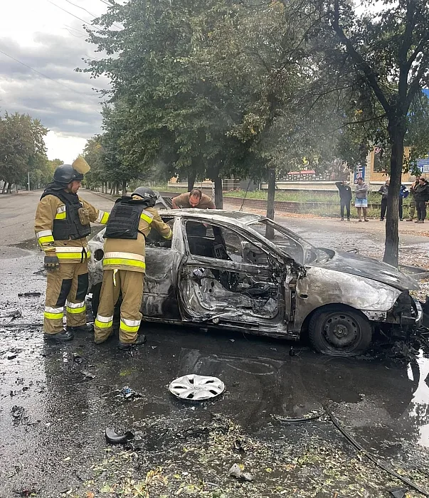 Російський дрон знищив авто іноземних журналістів у Слов’янську: медійники не постраждали Російський дрон знищив авто іноземних журналістів у Слов’янську: медійники не постраждали