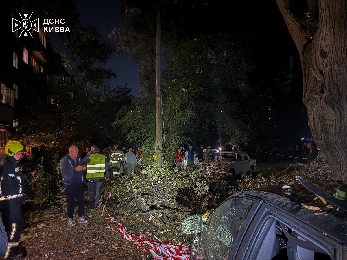 У кількох районах Києва зафіксовано наслідки атаки БПЛА: що відомо У кількох районах Києва зафіксовано наслідки атаки БПЛА: що відомо