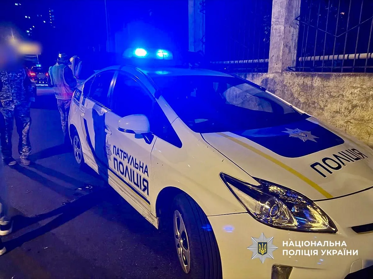 В Одессе BMW влетел в четыре авто на блокпосту: пострадали полицейские и военные В Одессе BMW влетел в четыре авто на блокпосту: пострадали полицейские и военные