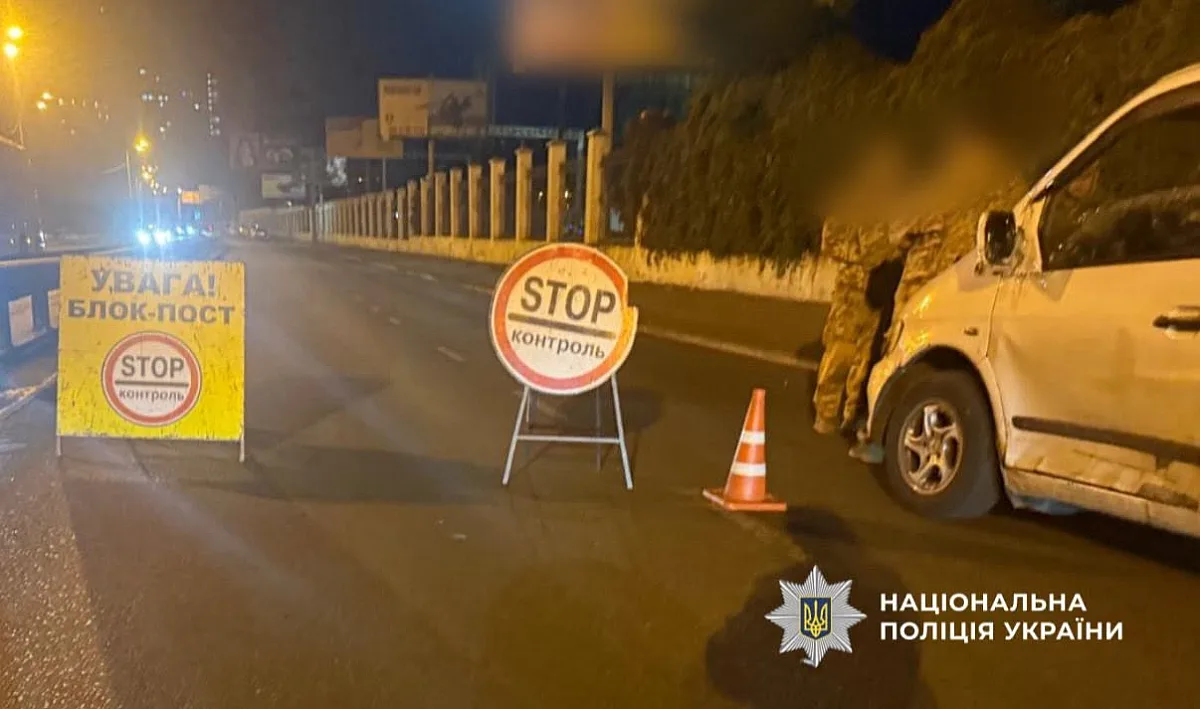В Одессе BMW влетел в четыре авто на блокпосту: пострадали полицейские и военные В Одессе BMW влетел в четыре авто на блокпосту: пострадали полицейские и военные