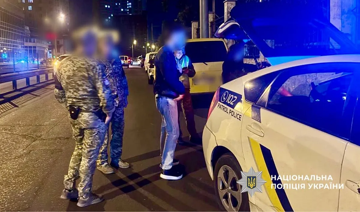 В Одессе BMW влетел в четыре авто на блокпосту: пострадали полицейские и военные В Одессе BMW влетел в четыре авто на блокпосту: пострадали полицейские и военные