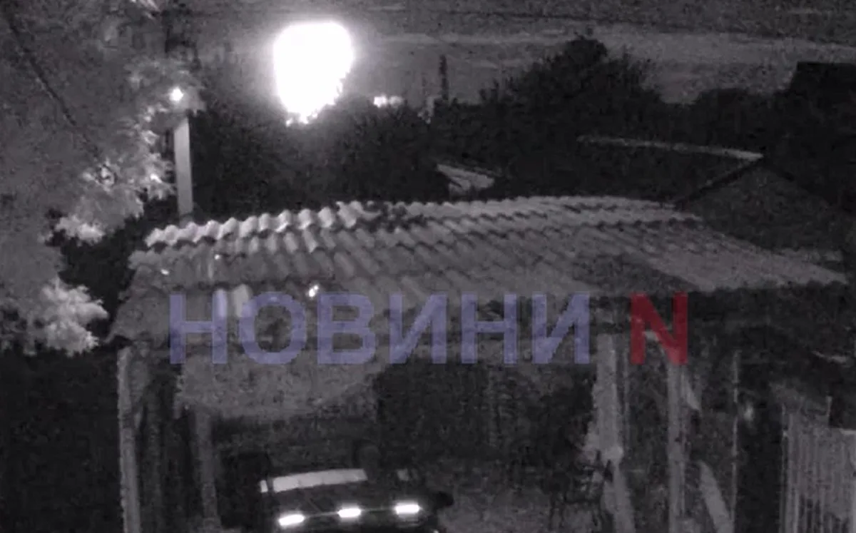 Момент удара дрона попал на видео в Николаеве Момент удара дрона попал на видео в Николаеве