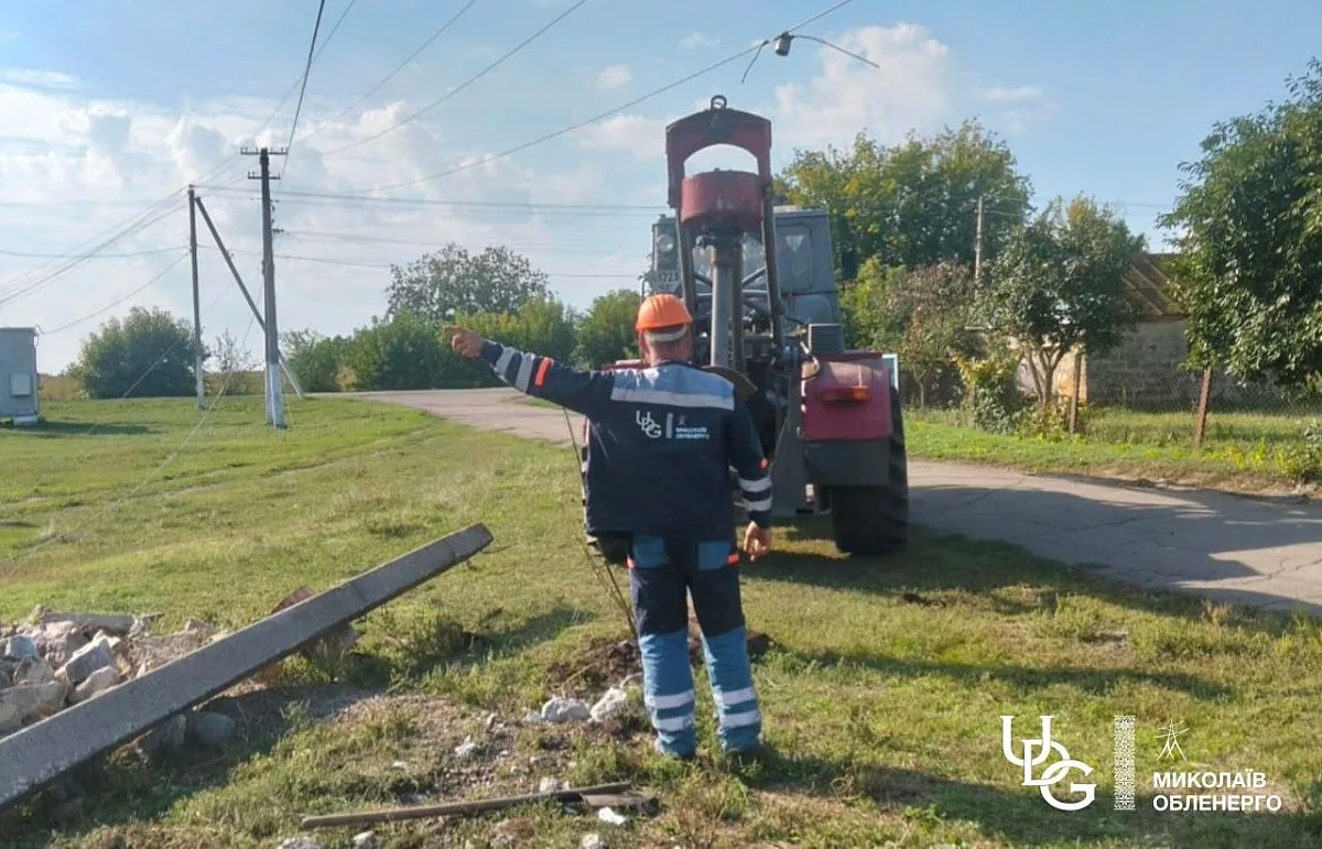 Внедорожник на полной скорости сбил электроопору в Николаевской области Внедорожник на полной скорости сбил электроопору в Николаевской области
