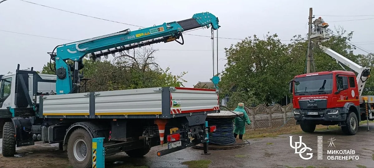 Внедорожник на полной скорости сбил электроопору в Николаевской области Внедорожник на полной скорости сбил электроопору в Николаевской области