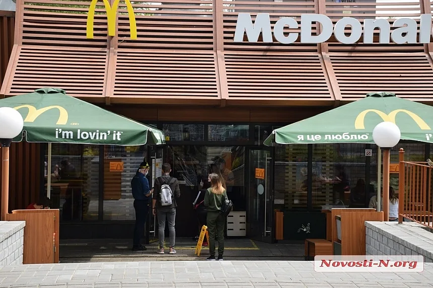 McDonald's в Украине сократил меню во всех ресторанах после повреждения склада из-за атаки дронов McDonald's в Украине сократил меню во всех ресторанах после повреждения склада из-за атаки дронов
