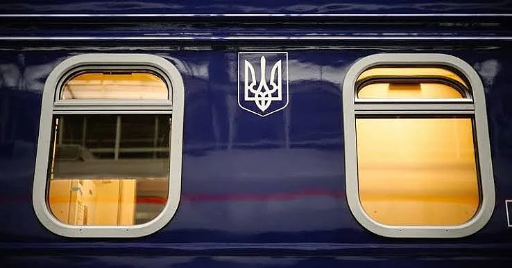 Поїзд із Києва до Миколаєва затримується майже на 11 годин Поїзд із Києва до Миколаєва затримується майже на 11 годин