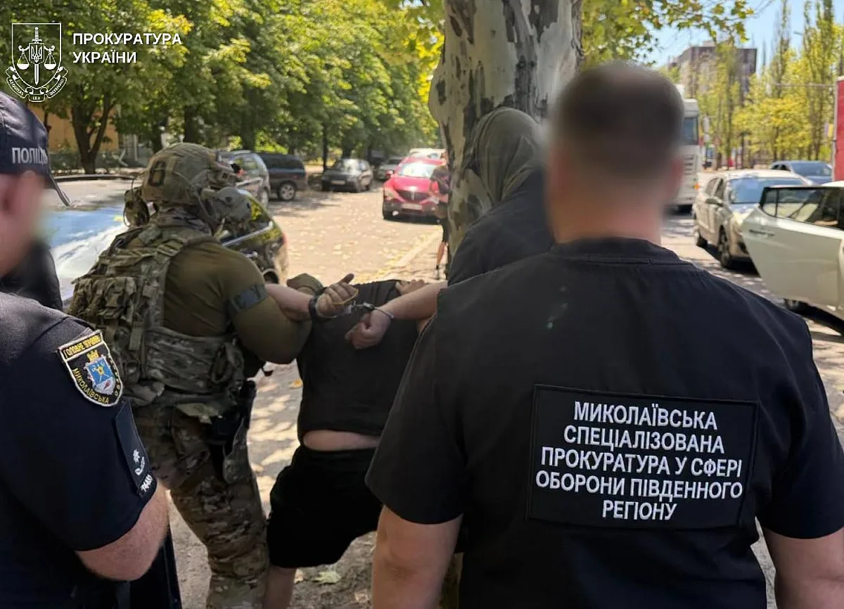 В Николаеве военнослужащего осудили за продажу гуманитарных авто В Николаеве военнослужащего осудили за продажу гуманитарных авто