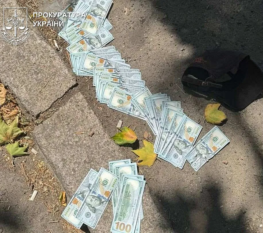 В Николаеве военнослужащего осудили за продажу гуманитарных авто В Николаеве военнослужащего осудили за продажу гуманитарных авто