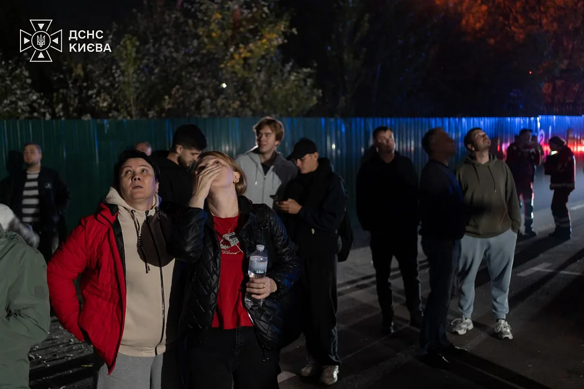 В Киеве после ночной атаки России пострадал мужчина, произошли пожары в двух районах В Киеве после ночной атаки России пострадал мужчина, произошли пожары в двух районах