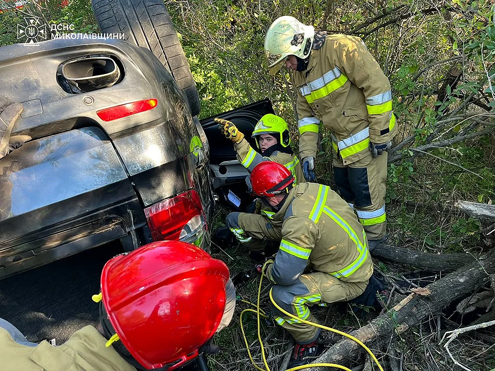 BMW X5 перевернулся возле железнодорожного переезда: под Николаевом погиб 36-летний водитель BMW X5 перевернулся возле железнодорожного переезда: под Николаевом погиб 36-летний водитель