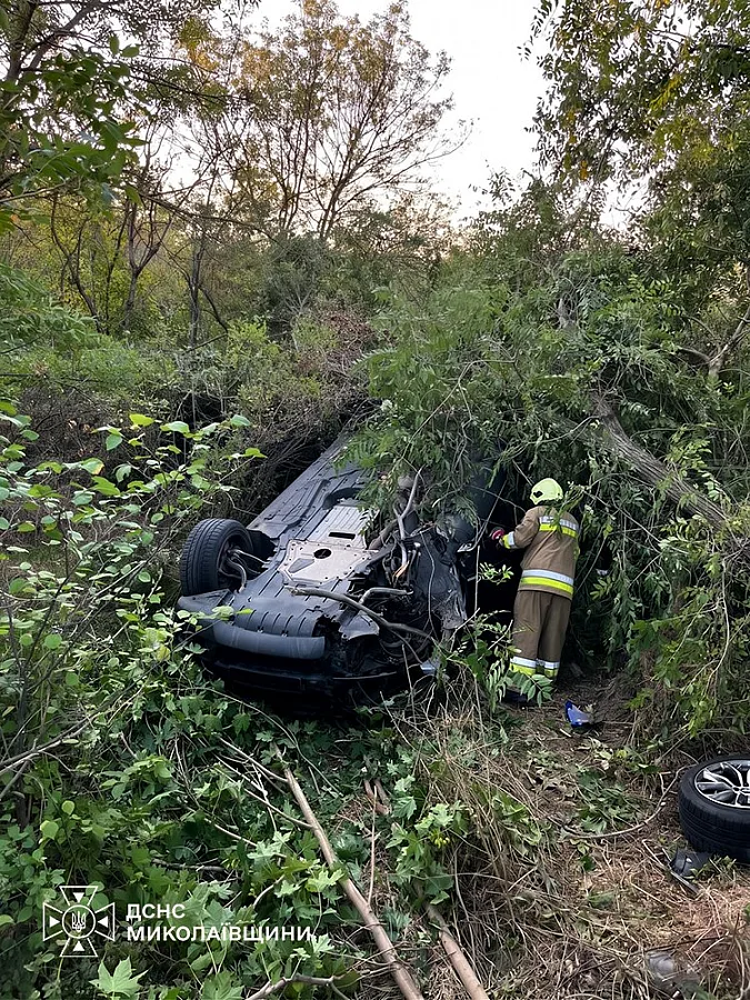 BMW X5 перевернулся возле железнодорожного переезда: под Николаевом погиб 36-летний водитель BMW X5 перевернулся возле железнодорожного переезда: под Николаевом погиб 36-летний водитель