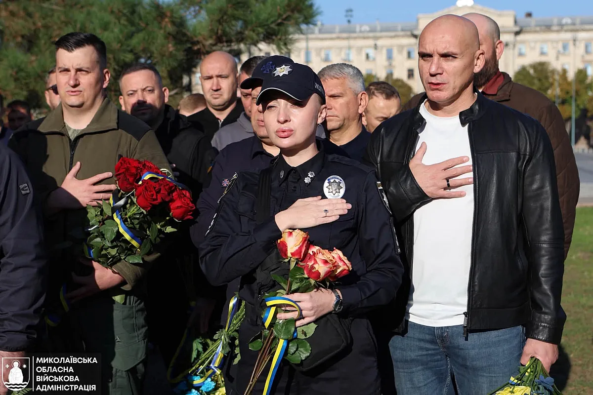 В Николаеве почтили память погибших защитников Украины и возложили цветы к Аллее памяти (фоторепортаж) В Николаеве почтили память погибших защитников Украины и возложили цветы к Аллее памяти (фоторепортаж)