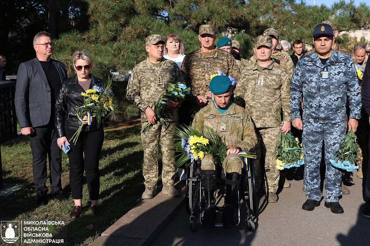 В Николаеве почтили память погибших защитников Украины и возложили цветы к Аллее памяти (фоторепортаж) В Николаеве почтили память погибших защитников Украины и возложили цветы к Аллее памяти (фоторепортаж)