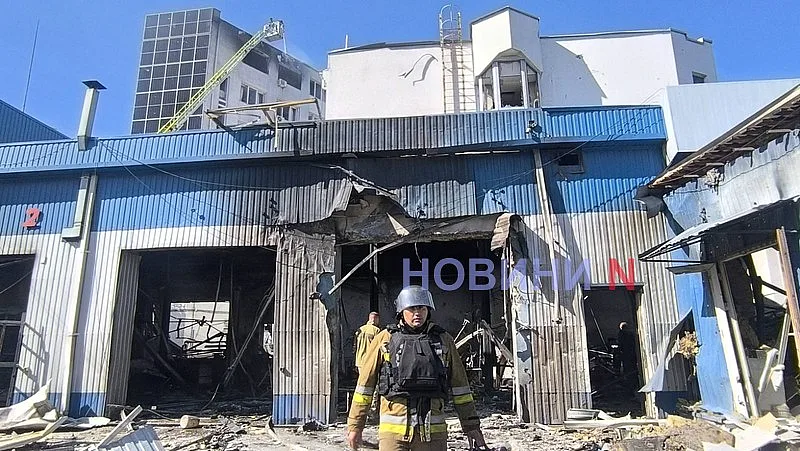 З'явилися перші фото та відео наслідків ворожої атаки по Миколаєву З'явилися перші фото та відео наслідків ворожої атаки по Миколаєву