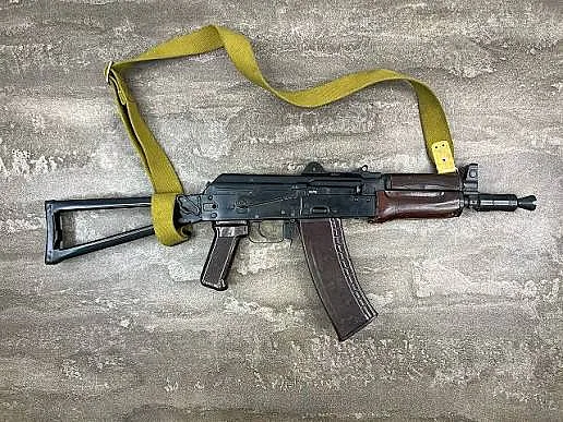 В Николаеве военный продал АКС-74У и пистолет Макарова за 100 тысяч гривен: что назначил суд В Николаеве военный продал АКС-74У и пистолет Макарова за 100 тысяч гривен: что назначил суд