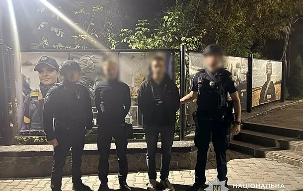 В Ужгороде задержали двух мужчин после стрельбы в парке В Ужгороде задержали двух мужчин после стрельбы в парке