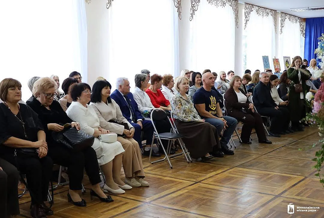 День учителя в Николаеве: как поздравили педагогов (фоторепортаж) День учителя в Николаеве: как поздравили педагогов (фоторепортаж)