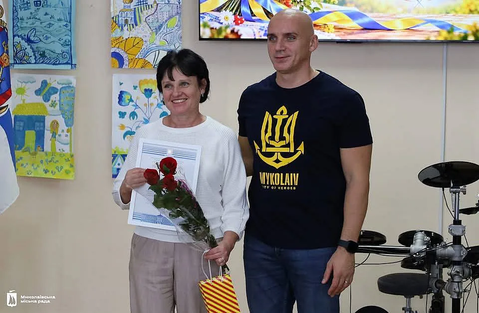 День учителя в Николаеве: как поздравили педагогов (фоторепортаж) День учителя в Николаеве: как поздравили педагогов (фоторепортаж)