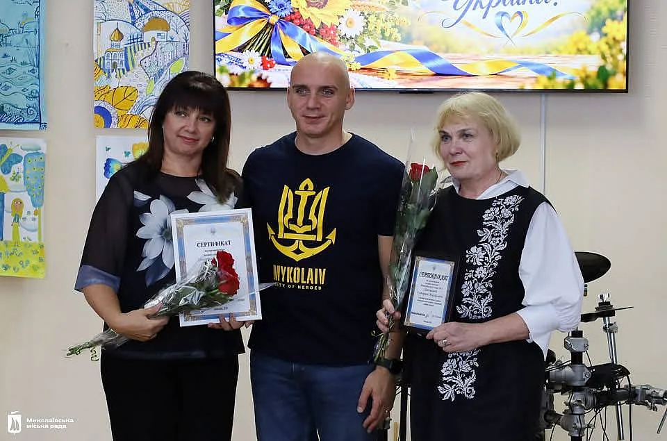 День учителя в Николаеве: как поздравили педагогов (фоторепортаж) День учителя в Николаеве: как поздравили педагогов (фоторепортаж)