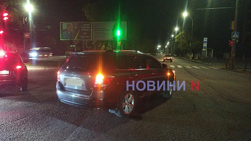 На проспекте в Николаеве столкнулись Lanos и Toyota На проспекте в Николаеве столкнулись Lanos и Toyota