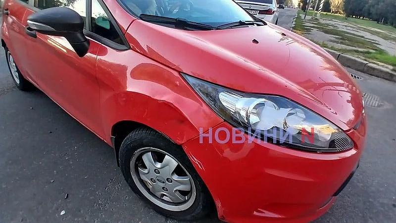 У Миколаєві Ford при повороті зіткнувся з електросамокатом: чоловік отримав тяжку травму ноги У Миколаєві Ford при повороті зіткнувся з електросамокатом: чоловік отримав тяжку травму ноги
