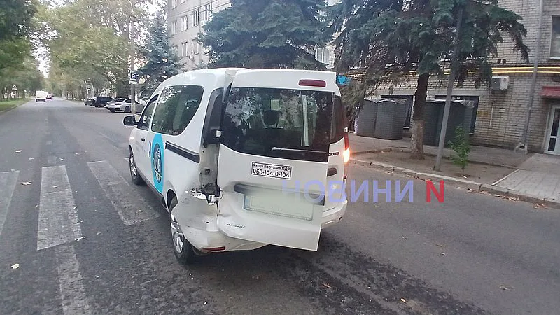 Chevrolet и автомобиль газовщиков столкнулись в Николаеве Chevrolet и автомобиль газовщиков столкнулись в Николаеве