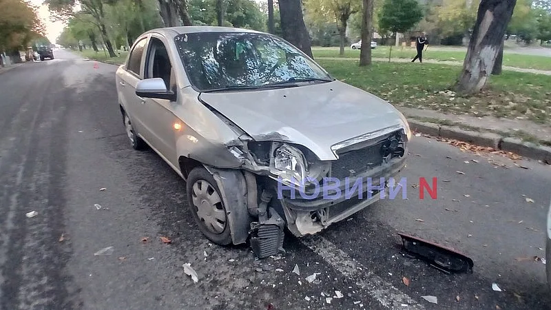 Chevrolet и автомобиль газовщиков столкнулись в Николаеве Chevrolet и автомобиль газовщиков столкнулись в Николаеве
