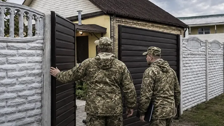 Повестка не дает ТЦК права проникать на частную территорию, — Лубинец Повестка не дает ТЦК права проникать на частную территорию, — Лубинец