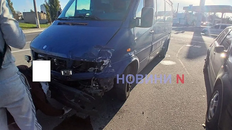 Mercedes «догнал» Volkswagen в Николаеве Mercedes «догнал» Volkswagen в Николаеве