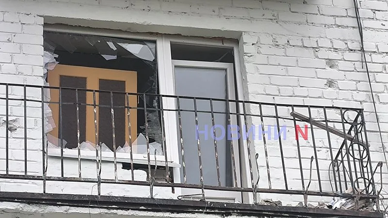 Появились новые фото последствий ночной атаки на Николаев Появились новые фото последствий ночной атаки на Николаев