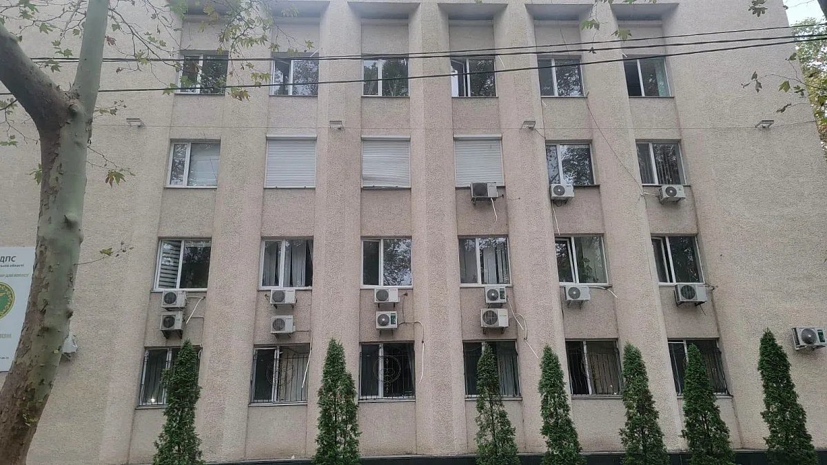 В Николаеве повреждены здания налоговой после обстрела: будут ли принимать посетителей В Николаеве повреждены здания налоговой после обстрела: будут ли принимать посетителей