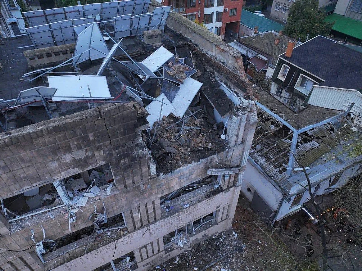 В Николаеве повреждены здания налоговой после обстрела: будут ли принимать посетителей В Николаеве повреждены здания налоговой после обстрела: будут ли принимать посетителей