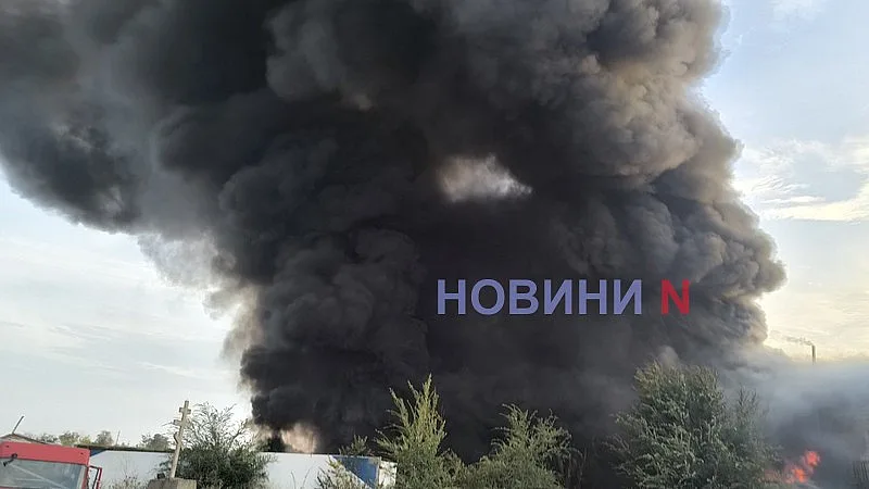 На въезде в Николаев масштабный пожар: над городом огромный столб черного дыма (видео) На въезде в Николаев масштабный пожар: над городом огромный столб черного дыма (видео)