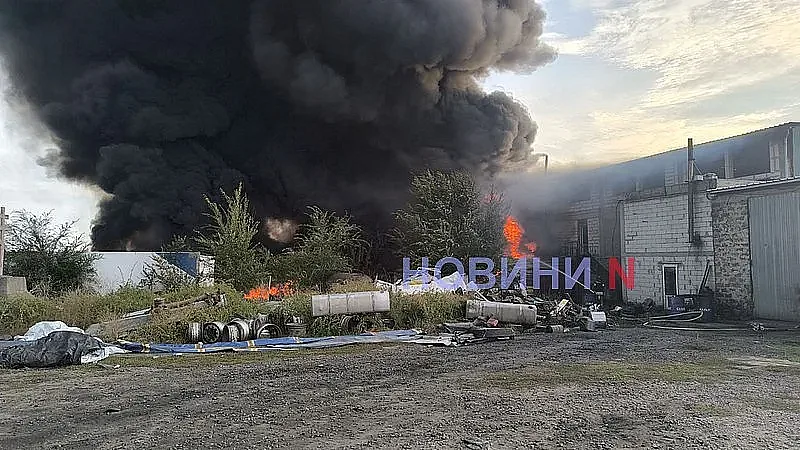 Ніч під «Шахедами»: у Миколаєві пошкоджено термінал, в області — авто, СТО та житлові будинки Ніч під «Шахедами»: у Миколаєві пошкоджено термінал, в області — авто, СТО та житлові будинки