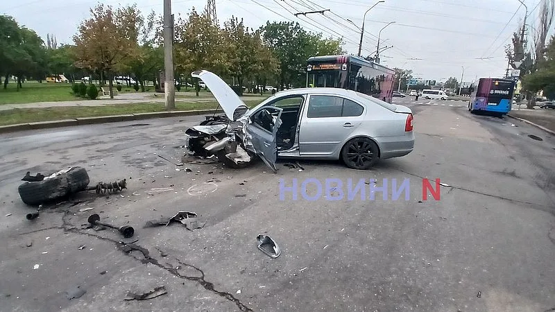 Тройное ДТП в Николаеве: автомобиль «Киа» перевернулся, 4 пострадавших, движение перекрыто Тройное ДТП в Николаеве: автомобиль «Киа» перевернулся, 4 пострадавших, движение перекрыто