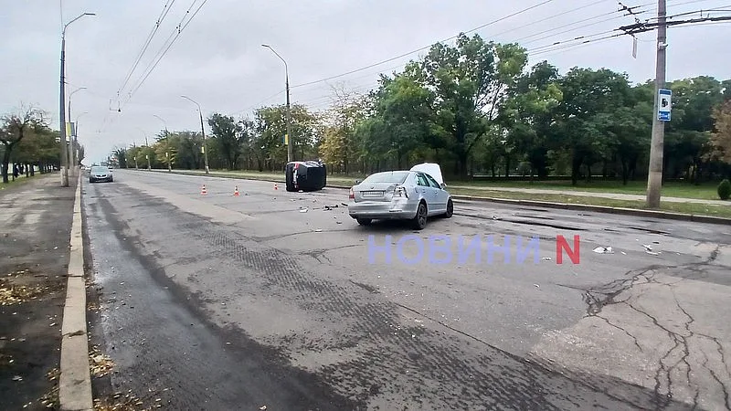 Тройное ДТП в Николаеве: автомобиль «Киа» перевернулся, 4 пострадавших, движение перекрыто Тройное ДТП в Николаеве: автомобиль «Киа» перевернулся, 4 пострадавших, движение перекрыто