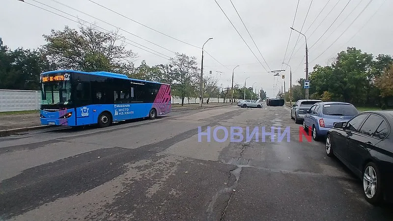 Тройное ДТП в Николаеве: автомобиль «Киа» перевернулся, 4 пострадавших, движение перекрыто Тройное ДТП в Николаеве: автомобиль «Киа» перевернулся, 4 пострадавших, движение перекрыто